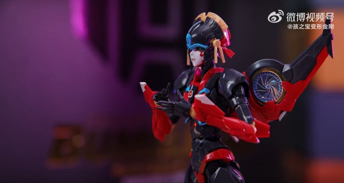 Transformers Soundwave Vs Windblade Dance Off   Official Stop Motion Video  (37 of 41)